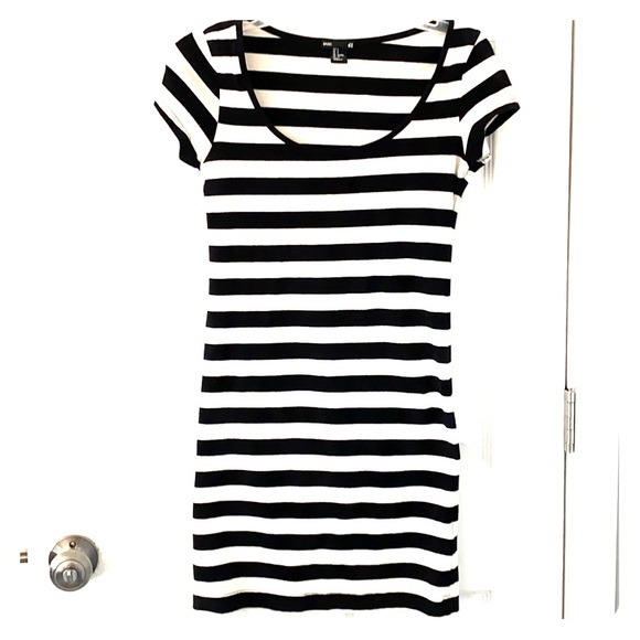 H&M Dresses & Skirts - H&M black/white stripe dress small